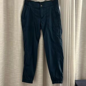 Athleta Trekkie pant size 6